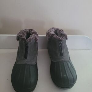 3M Thinsulate Women's Gray and Black Fur-Lined Boots Size 7 1/2